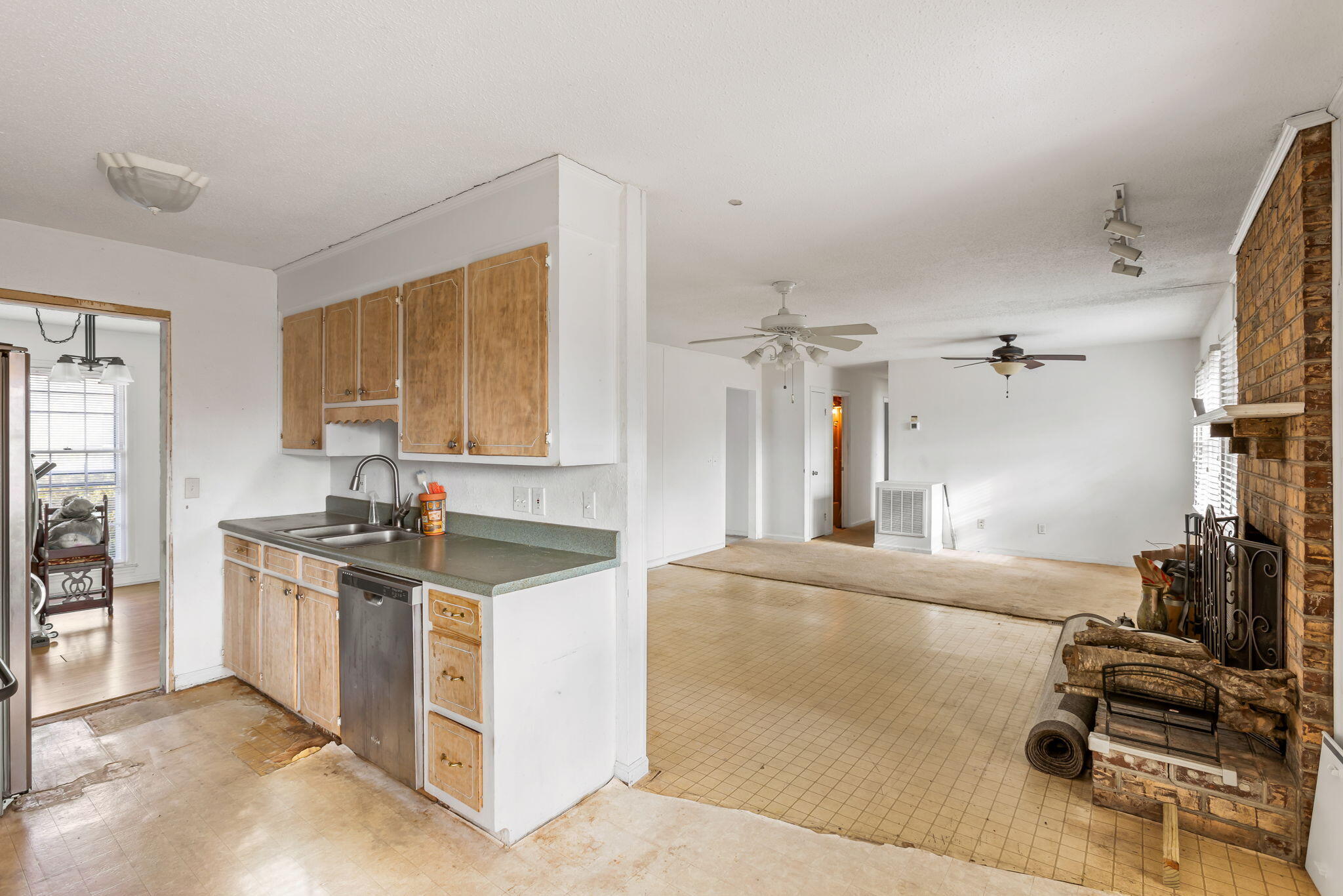 117 Winston Way Goose Creek, SC 29445 - Photo 5 of 19 6-web-or-mls-117 Winston Way CoastalRE-4