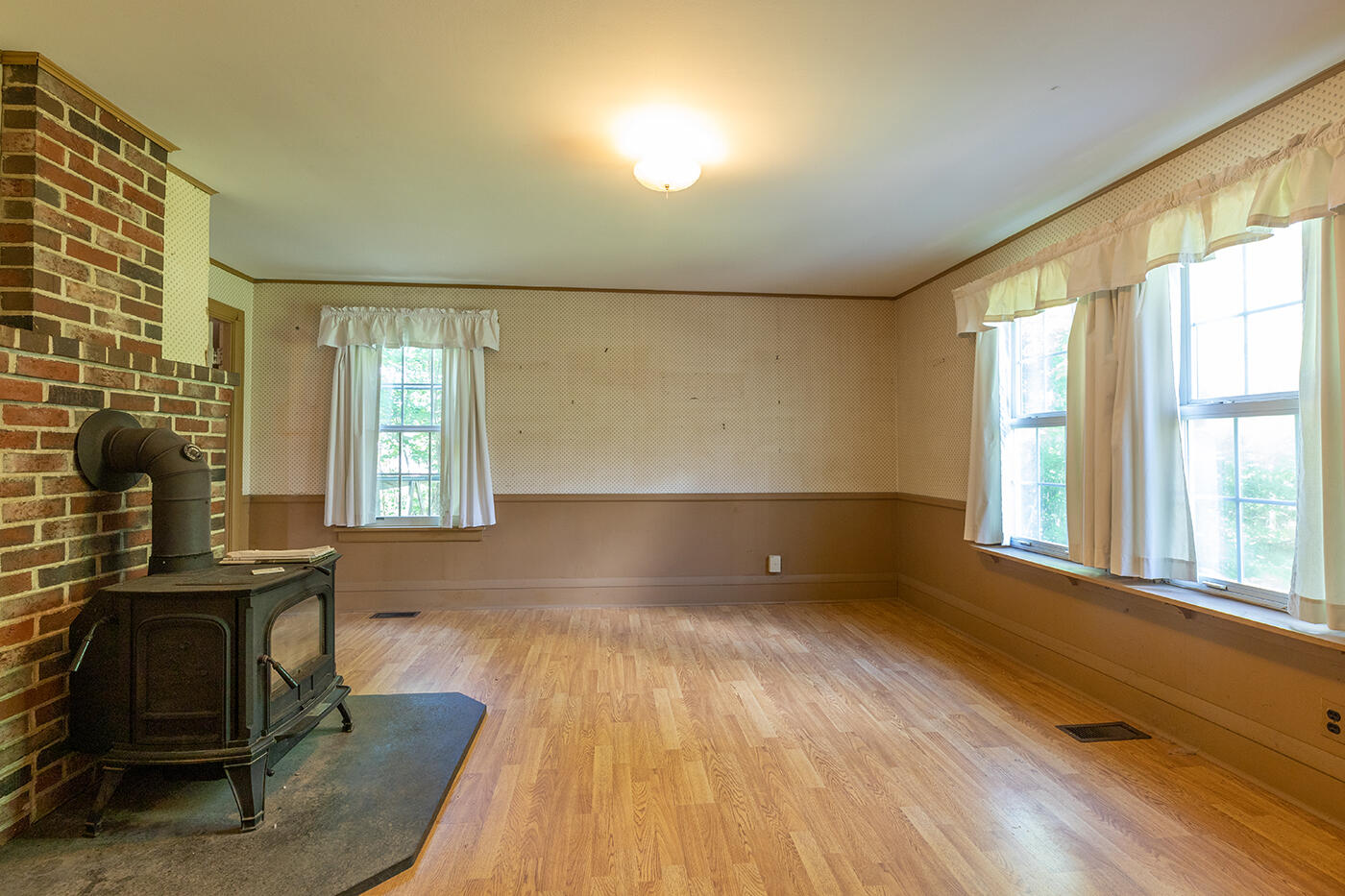 142 Oyster River Road Warren, ME 04864 - Photo 4 of 29 Family room