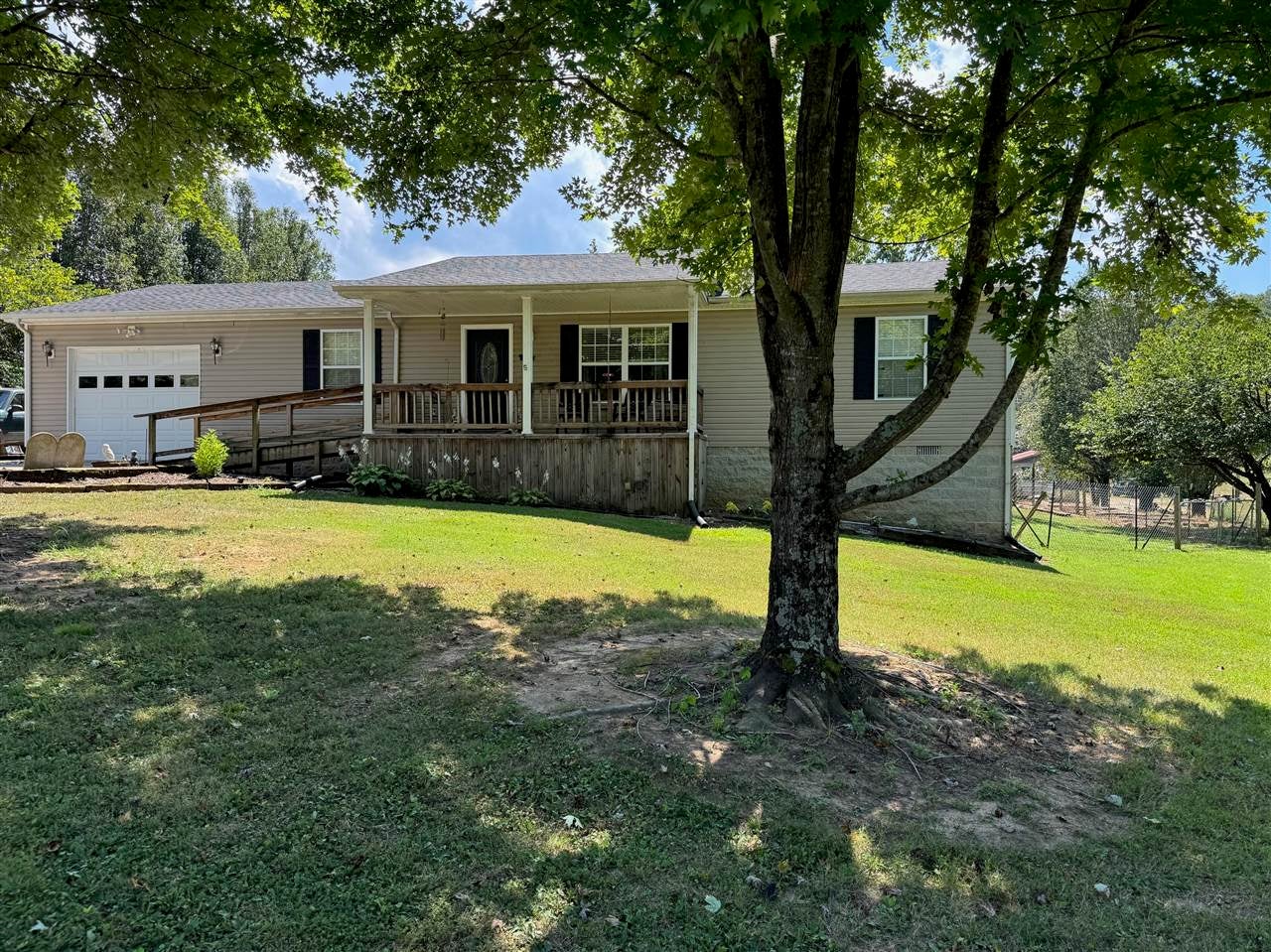 2351 Garrett Hollow Road Bowling Green, KY 42101 - Photo 7 of 57 Gallery Image 7
