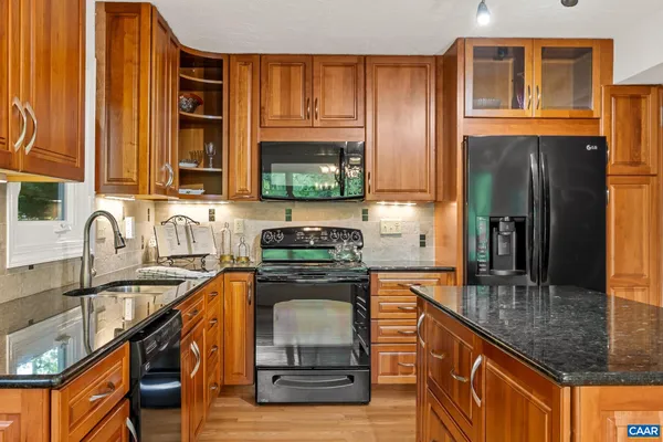 $1,175,000 | 4 Lakeview Circle, Palmyra, VA 22963
