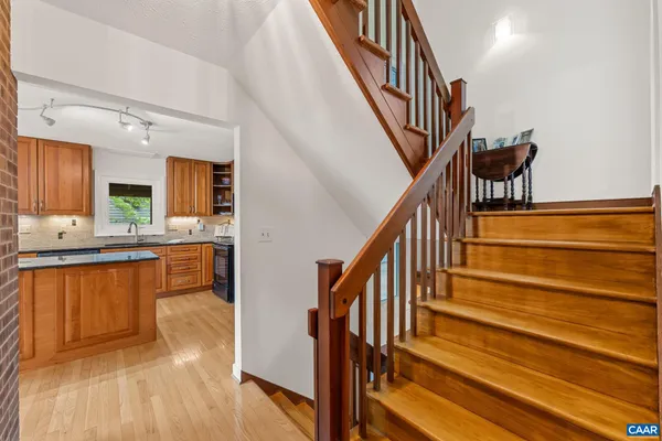 $1,175,000 | 4 Lakeview Circle, Palmyra, VA 22963