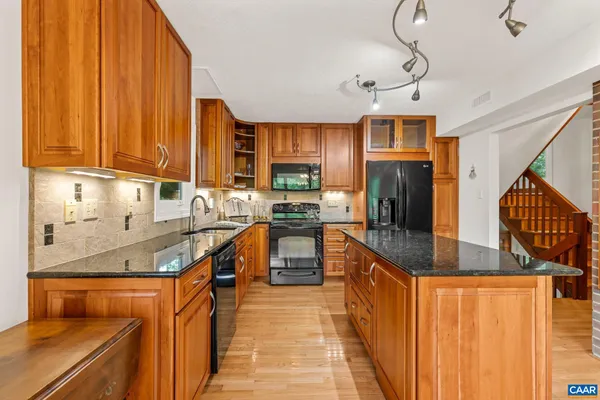 $1,175,000 | 4 Lakeview Circle, Palmyra, VA 22963