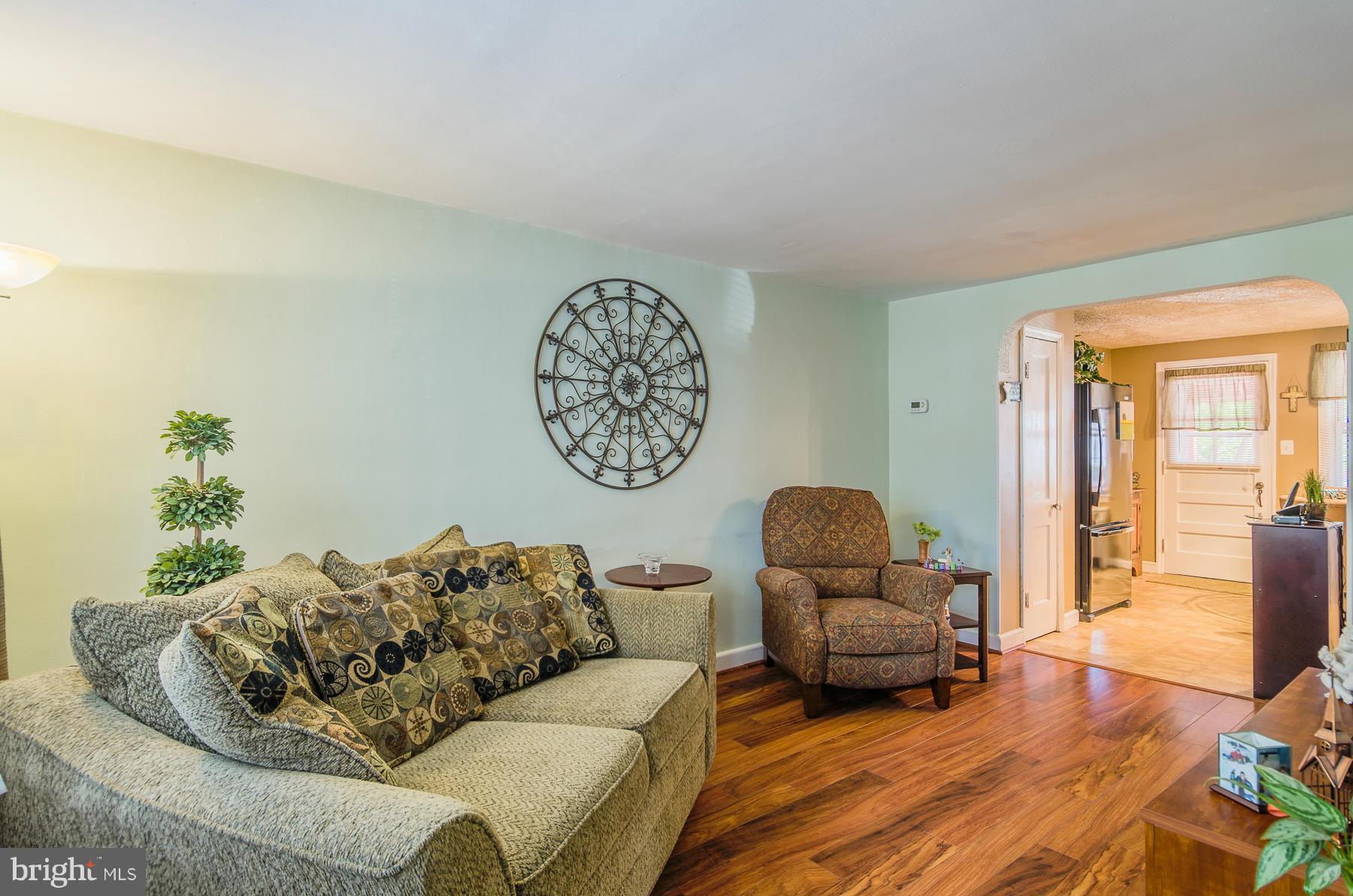 3719 Greenvale Road Baltimore, MD 21229 - Photo 2 of 27 Living Room