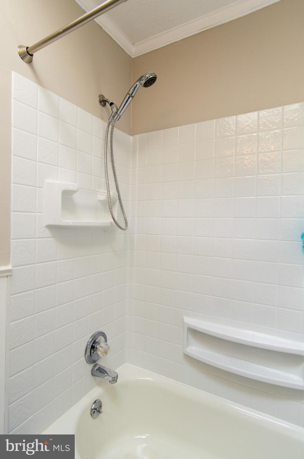 3719 Greenvale Road Baltimore, MD 21229 - Photo 11 of 27 Bath