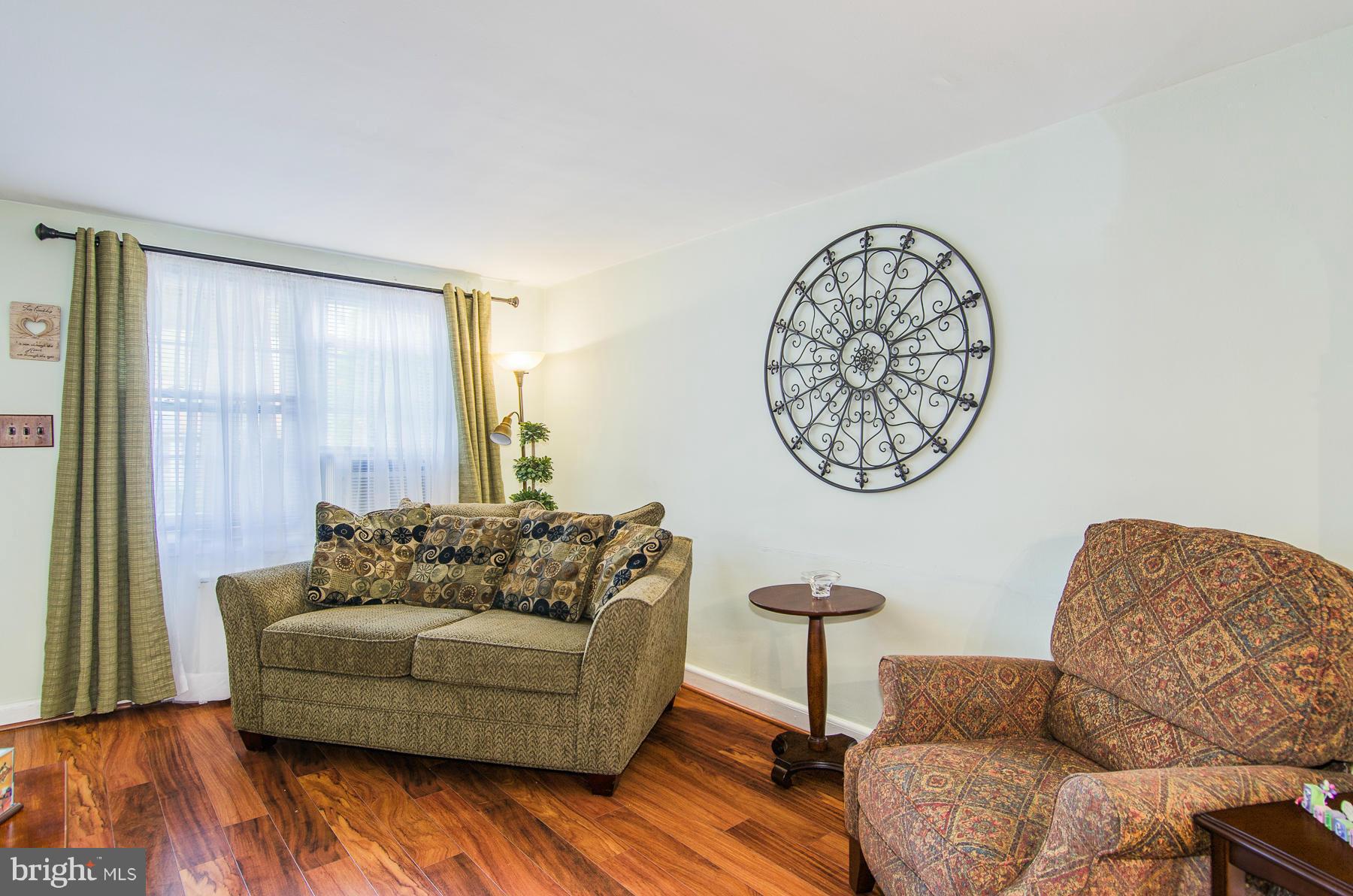 3719 Greenvale Road Baltimore, MD 21229 - Photo 3 of 27 Living Room