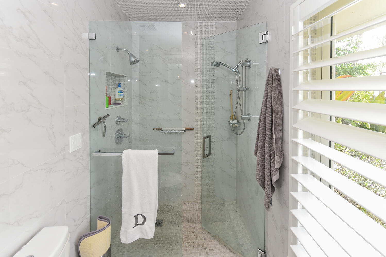 880 Hickory Terrace Boca Raton, FL 33486 - Photo 21 of 38 a bathroom with a shower and toilet