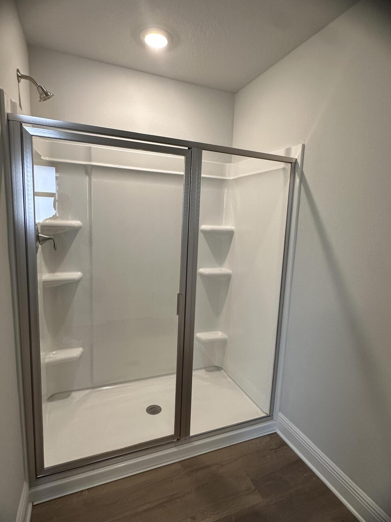 191 Ridgeway Circle Crestview, FL 32536 - Photo 19 of 26 a bathroom with a glass shower door