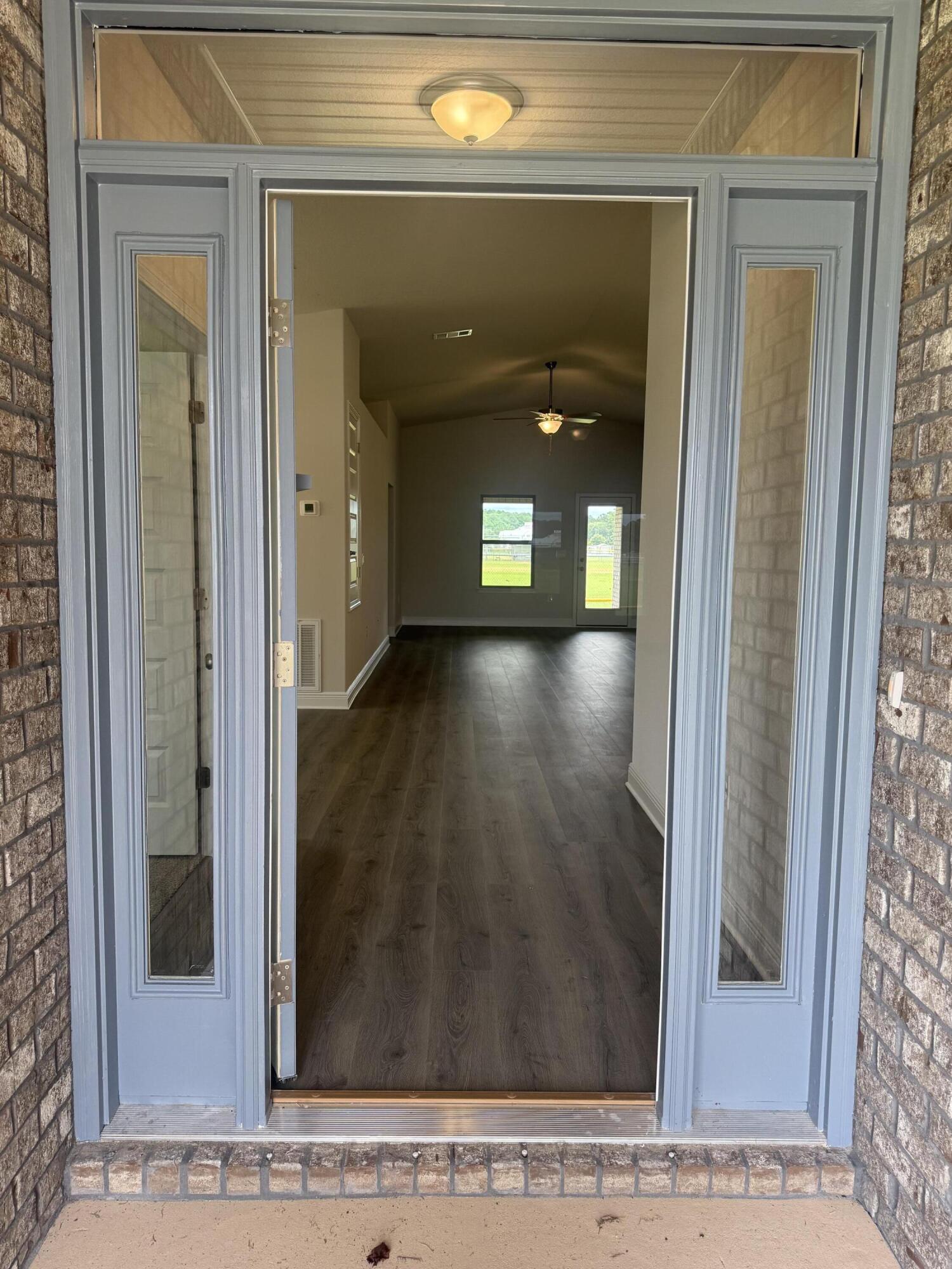 191 Ridgeway Circle Crestview, FL 32536 - Photo 5 of 21 a view of a hallway of a livingroom
