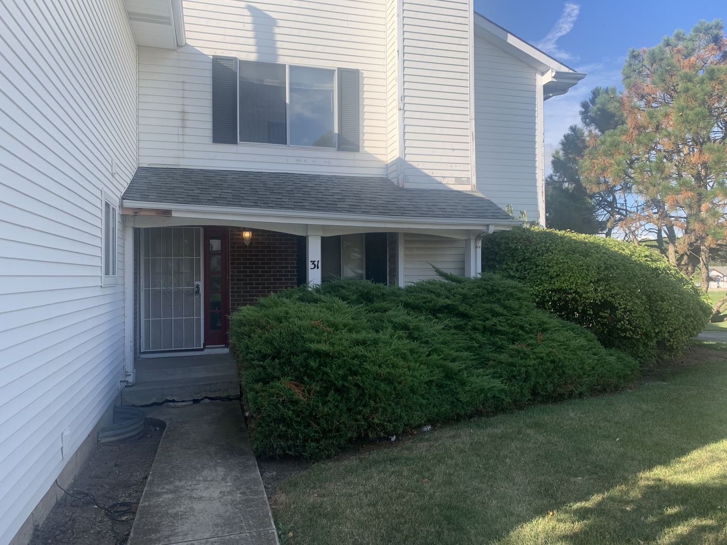 31 Churn Road Matteson, IL 60443 - Photo 3 of 10 a front view of a house with garden