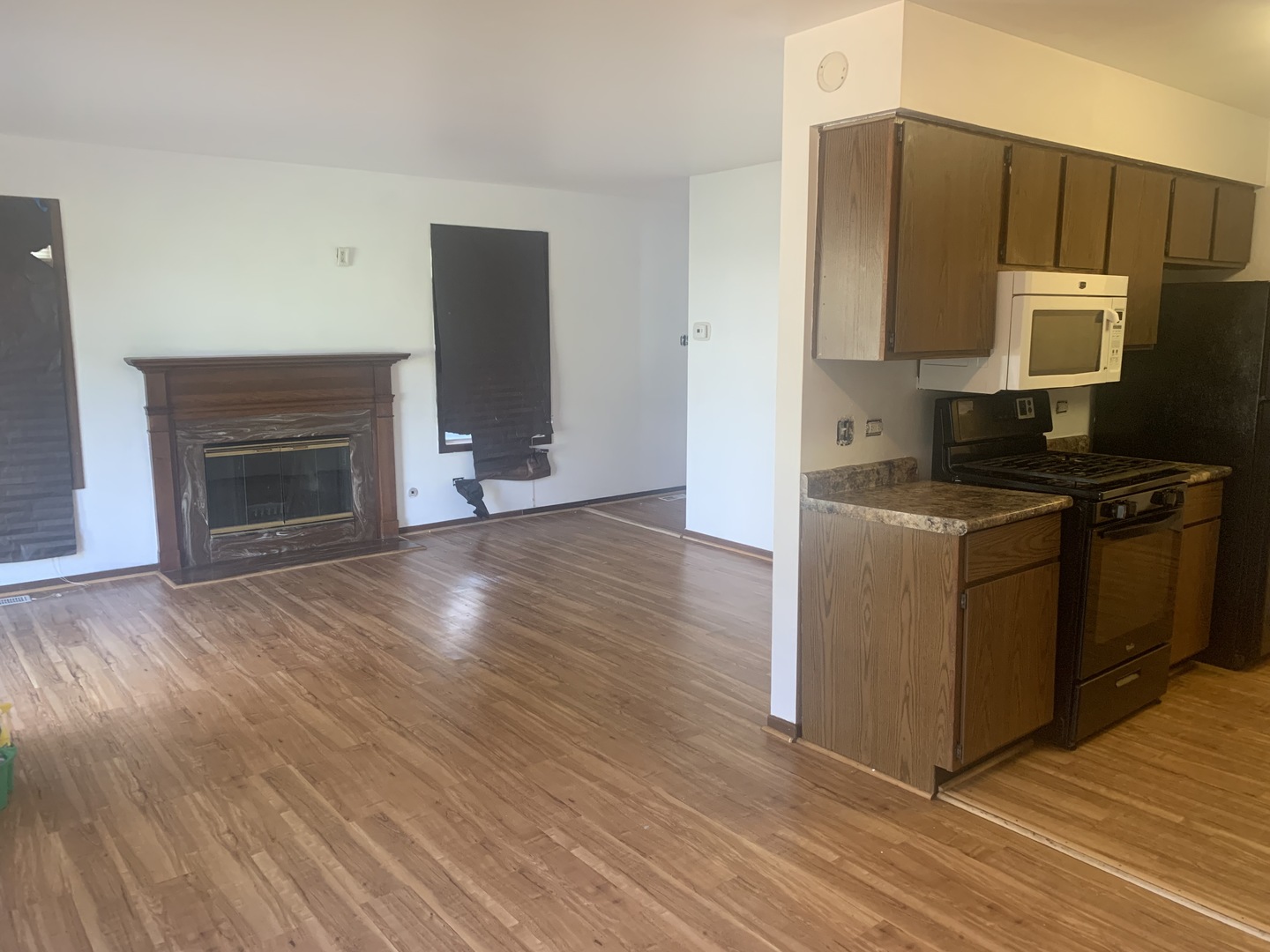 31 Churn Road Matteson, IL 60443 - Photo 5 of 10 a kitchen with stainless steel appliances a stove refrigerator and sink
