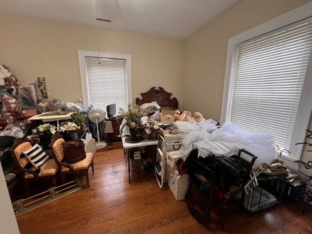 974 Lynchburg Road Winchester, TN 37398 - Photo 19 of 51 a living room with furniture and wooden floor