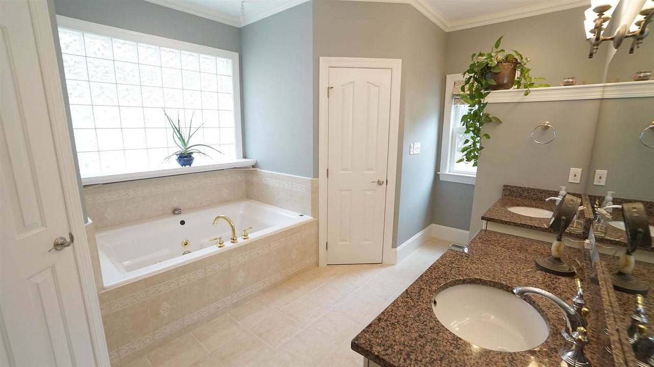 2708 Alloway Court Raleigh, NC 27606 - Photo 17 of 29 Master Bath/Spa