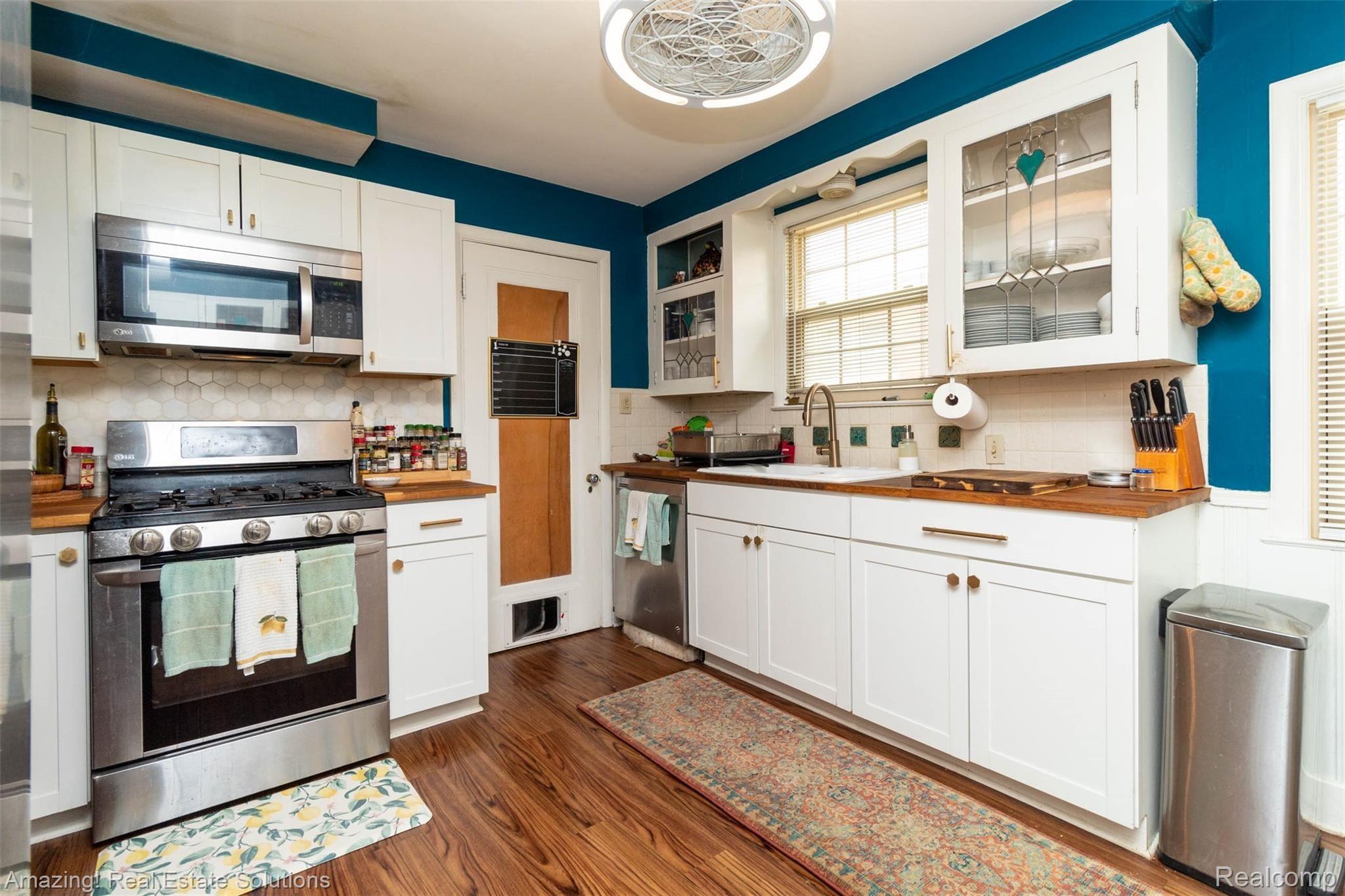 4710 Yorkshire Road Detroit, MI 48224 - Photo 12 of 23 Kitchen