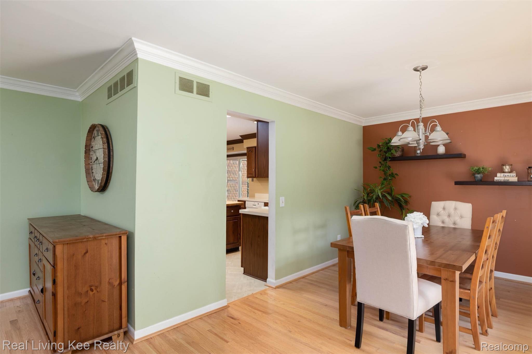 440 Lake Forest Road Rochester, MI 48309 - Photo 7 of 32 440 Lake Forest Rd-7.jpg