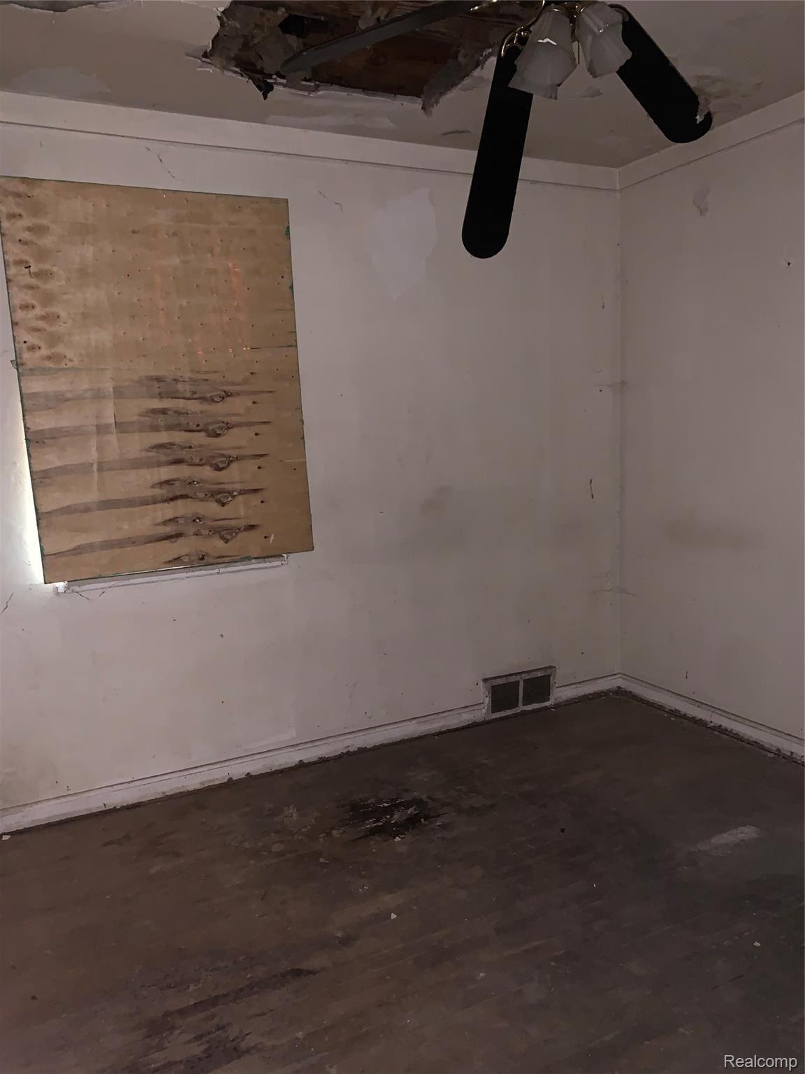 8890 Evergreen Road Detroit, MI 48228 - Photo 14 of 26 Photo Jun 29, 12 23 25 PM.jpg