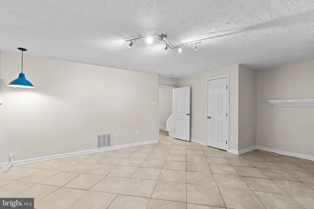 $375,000 | 6090 Rock Glen Drive, Elkridge, MD 21075