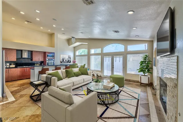 $3,499 | 8129 Pacific Cove Drive, Las Vegas, NV 89128