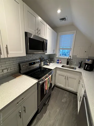 $2,300 | 50-37 195th Street | Auburndale