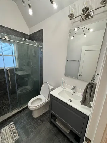 $2,300 | 50-37 195th Street | Auburndale