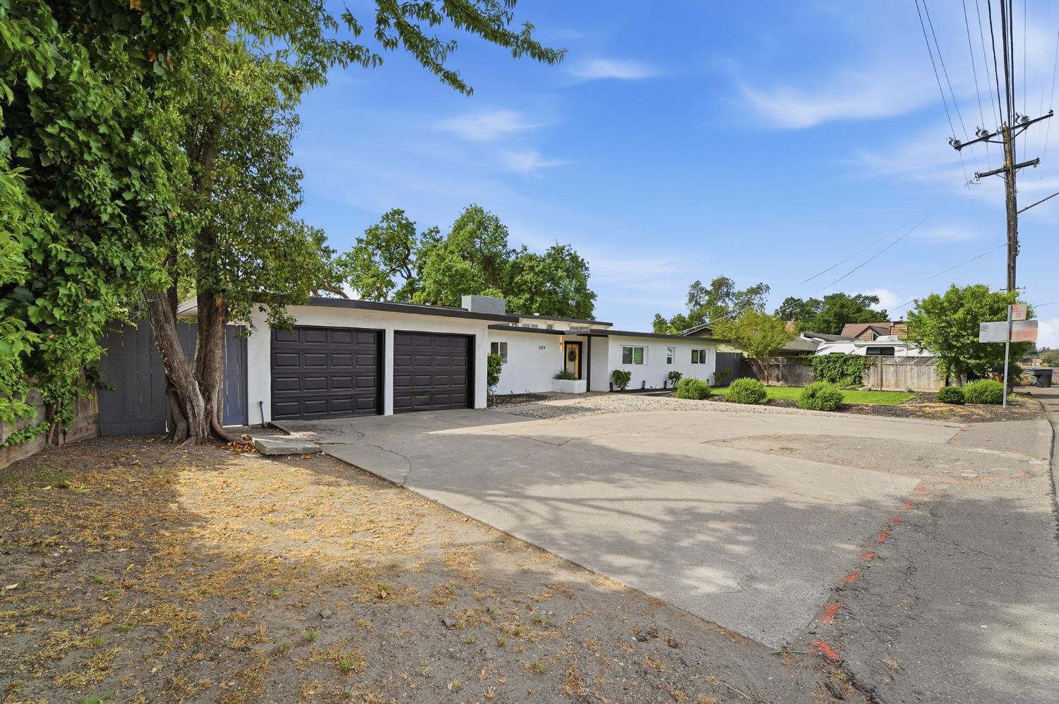 2124 Scenic Drive Modesto, CA 95355 - Photo 4 of 67
