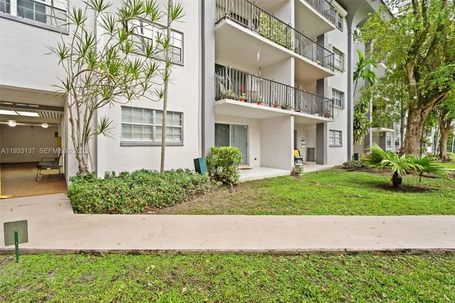 $2,000 | 8107 Southwest 72nd Avenue, Unit 110E, Miami, FL 33143