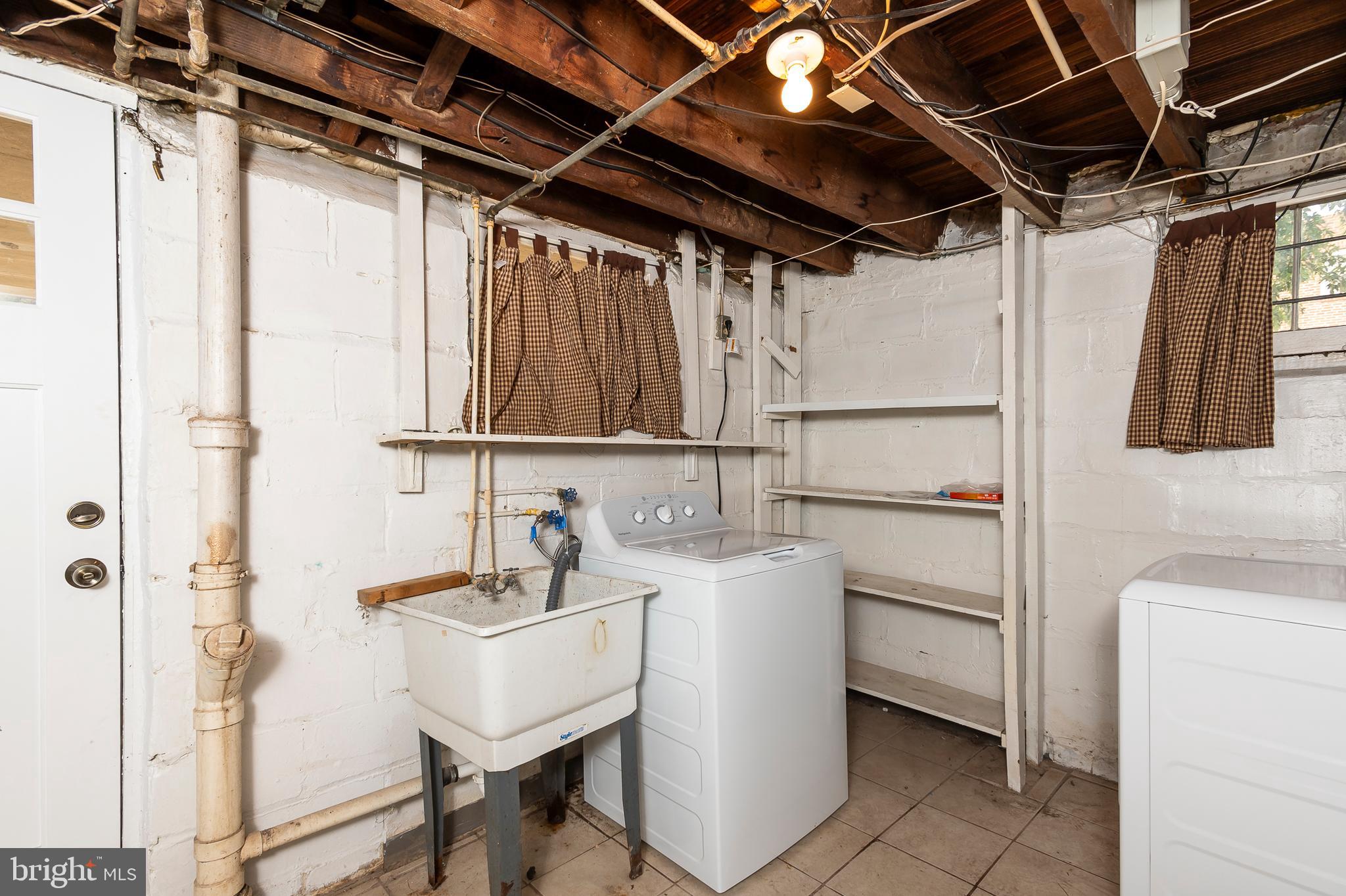 400 Old Riverside Road Baltimore, MD 21225 - Photo 17 of 30 Utility Room
