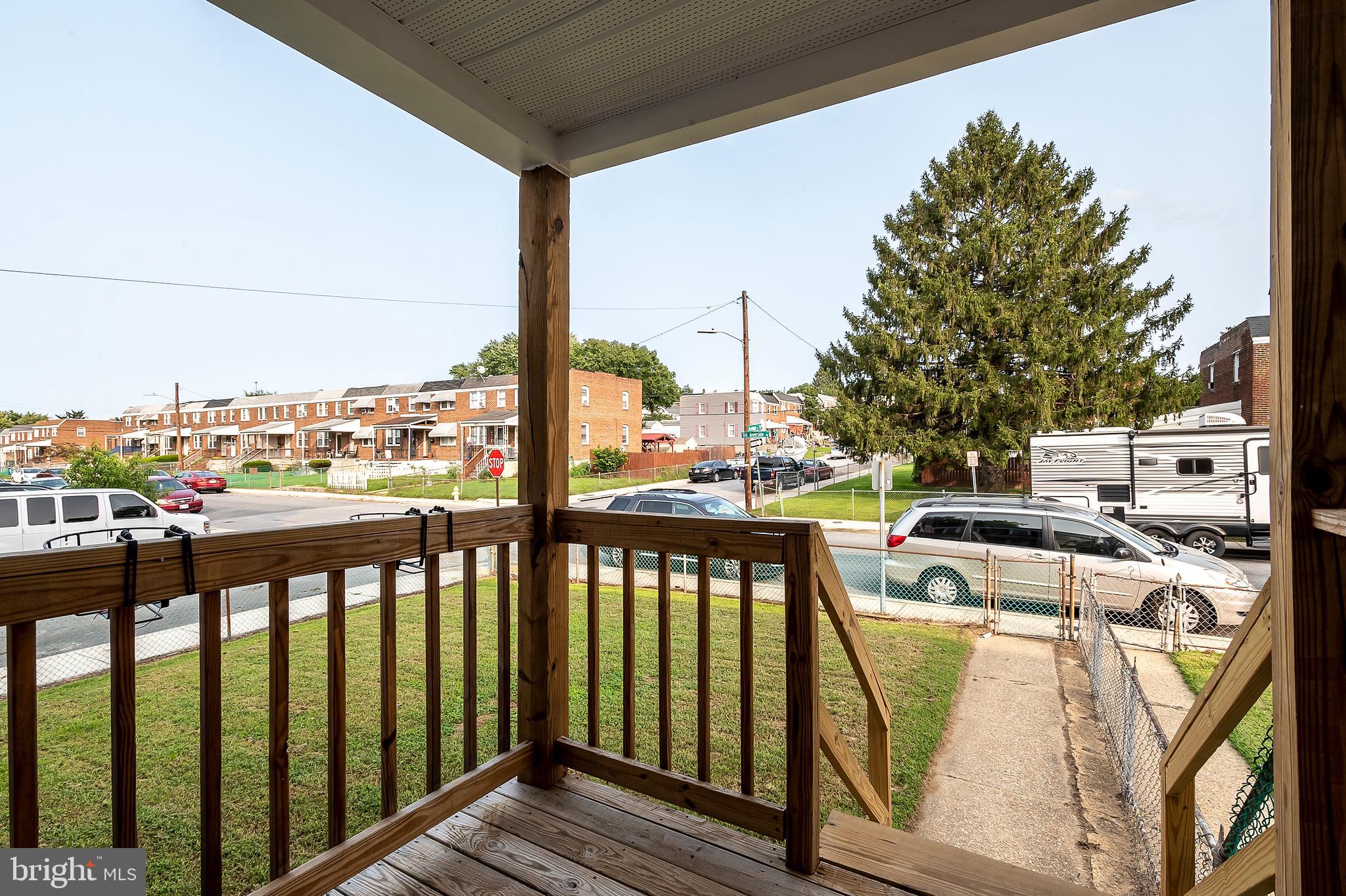 400 Old Riverside Road Baltimore, MD 21225 - Photo 4 of 30 Front Covered Patio