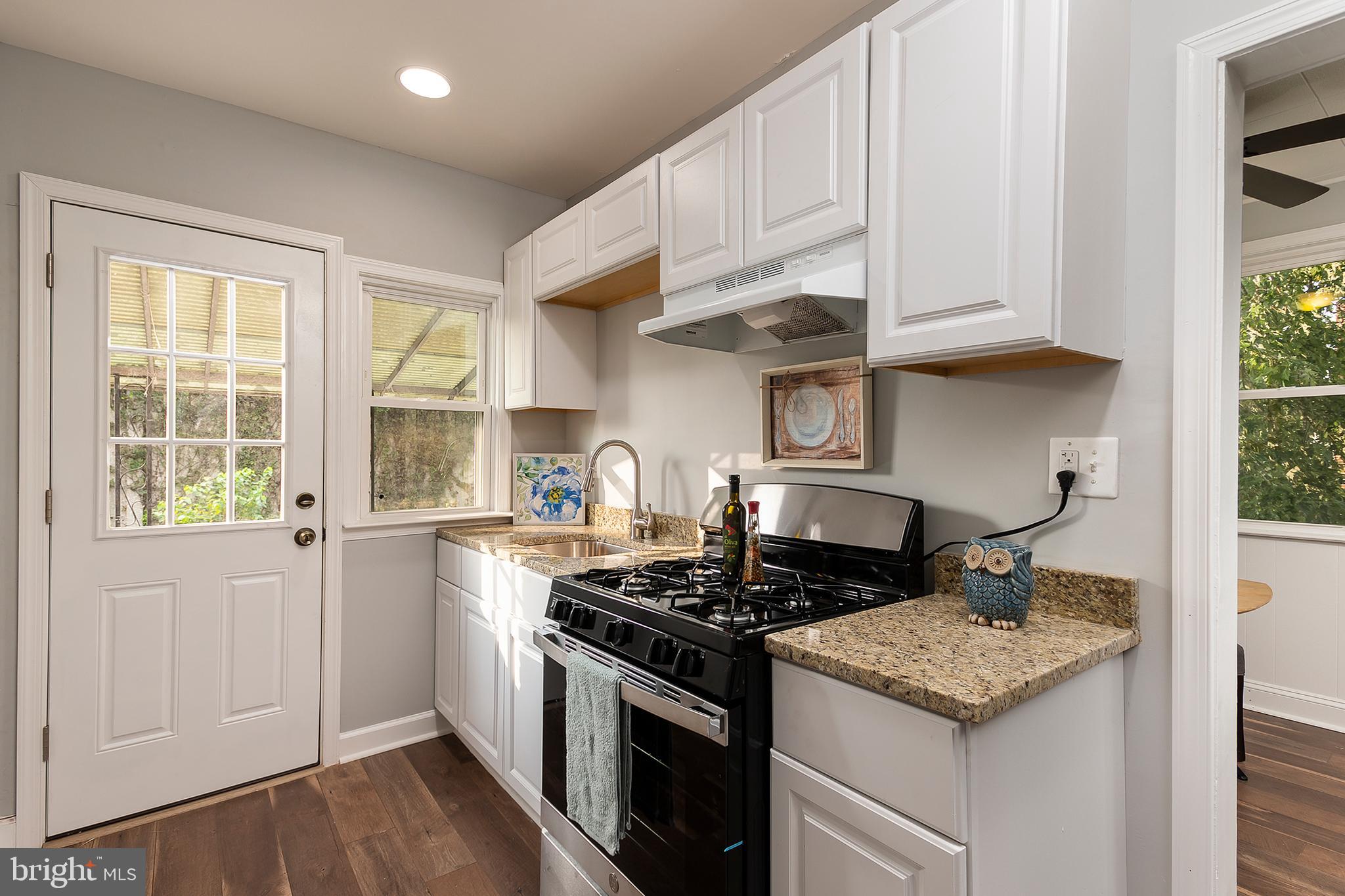 400 Old Riverside Road Baltimore, MD 21225 - Photo 10 of 30 Kitchen