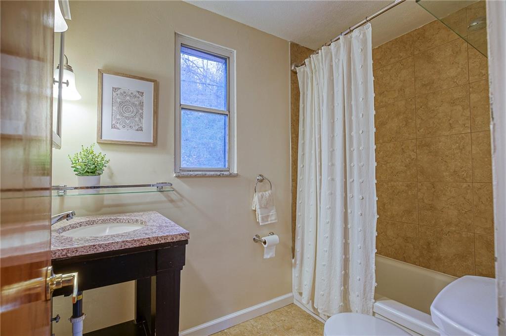 203 Gilkeson Road Pittsburgh, PA 15228 - Photo 11 of 24 Gallery Image 11