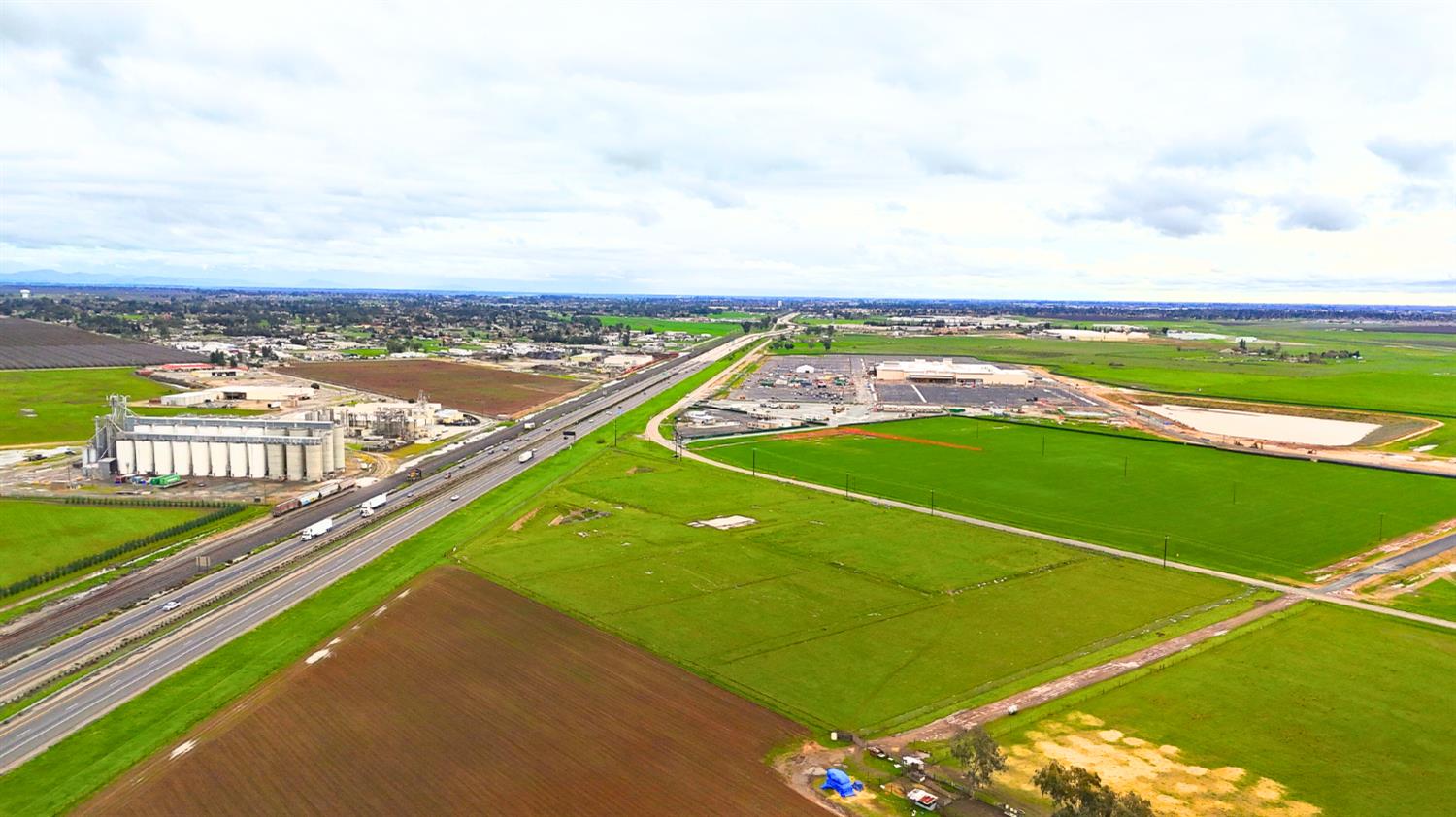 23431 Ave 18 Madera, CA 93637 - Photo 2 of 3 a view of a tennis court