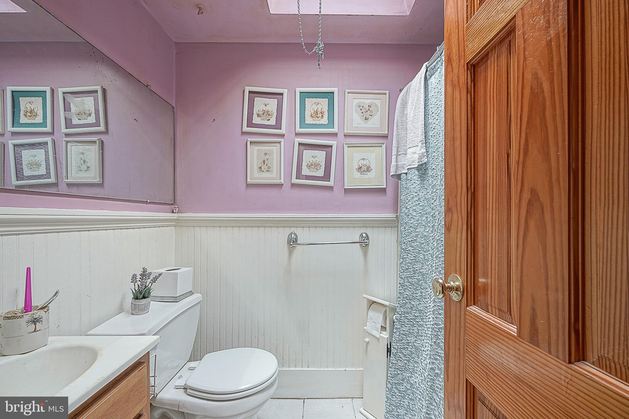 12645 Medford Road Philadelphia, PA 19154 - Photo 18 of 27 a bathroom with a toilet a sink and mirror