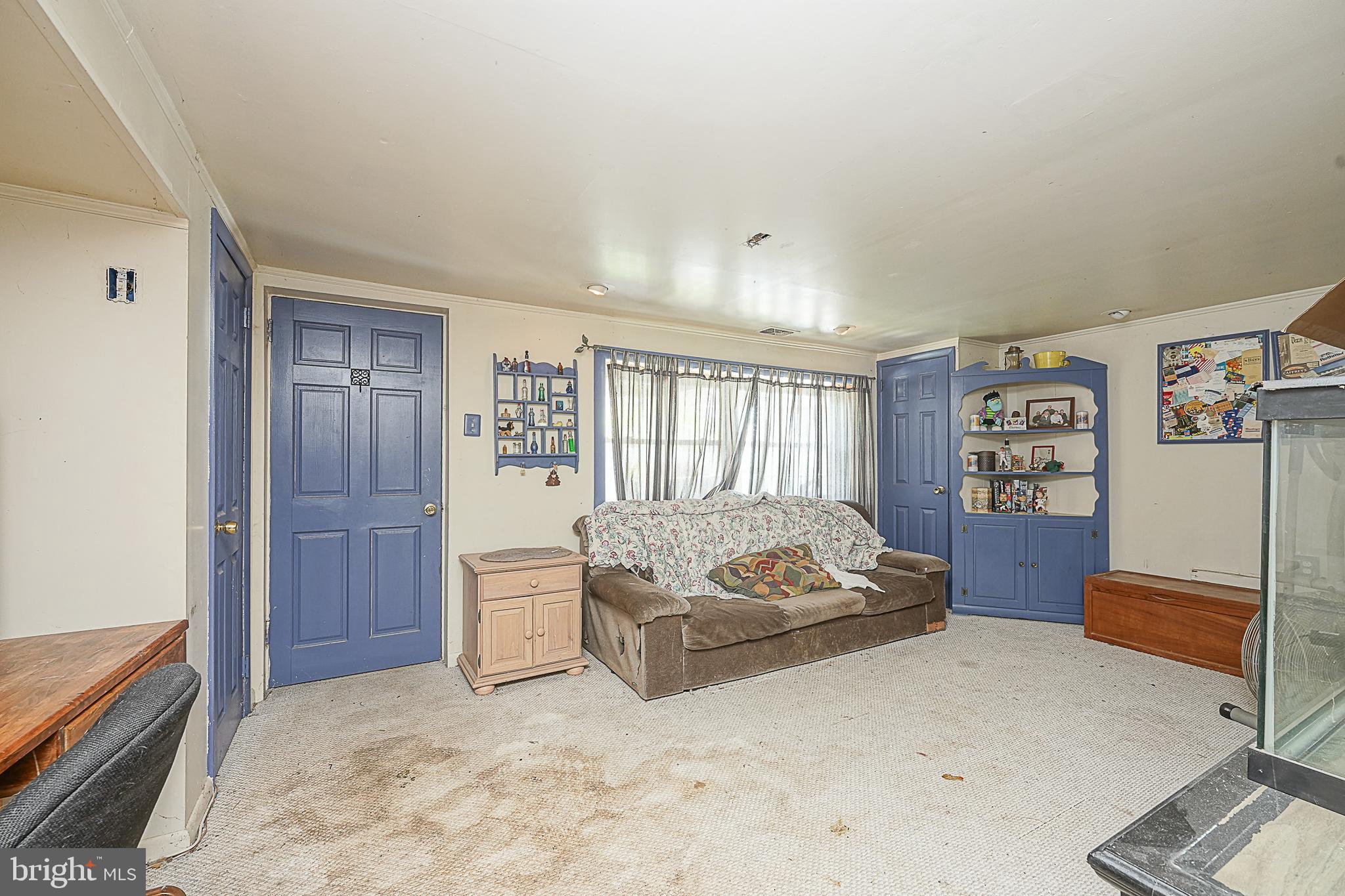 12645 Medford Road Philadelphia, PA 19154 - Photo 21 of 27 a living room with furniture and a window