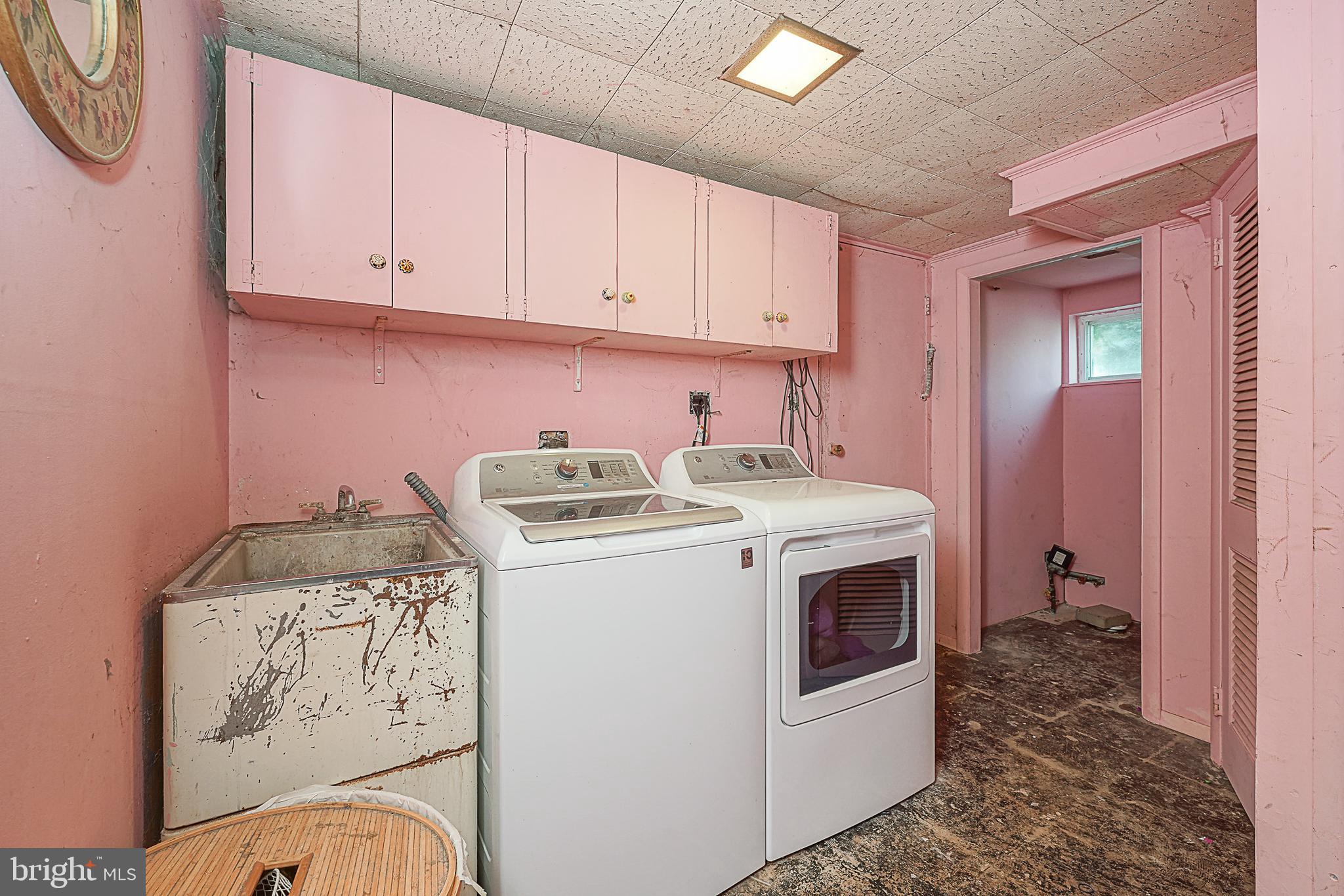 12645 Medford Road Philadelphia, PA 19154 - Photo 27 of 27 a utility room with dryer and washer