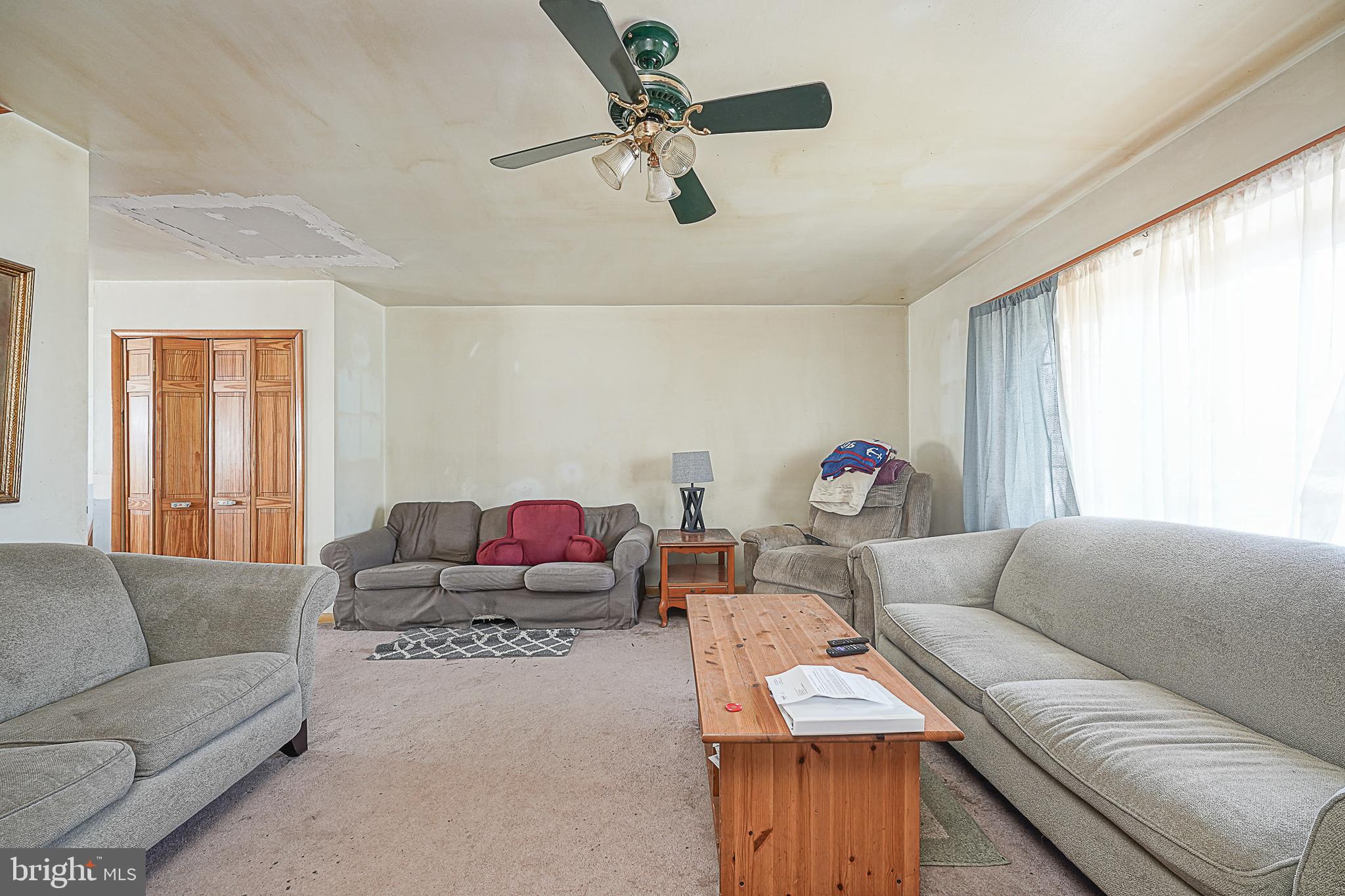 12645 Medford Road Philadelphia, PA 19154 - Photo 3 of 27 a living room with furniture and a window
