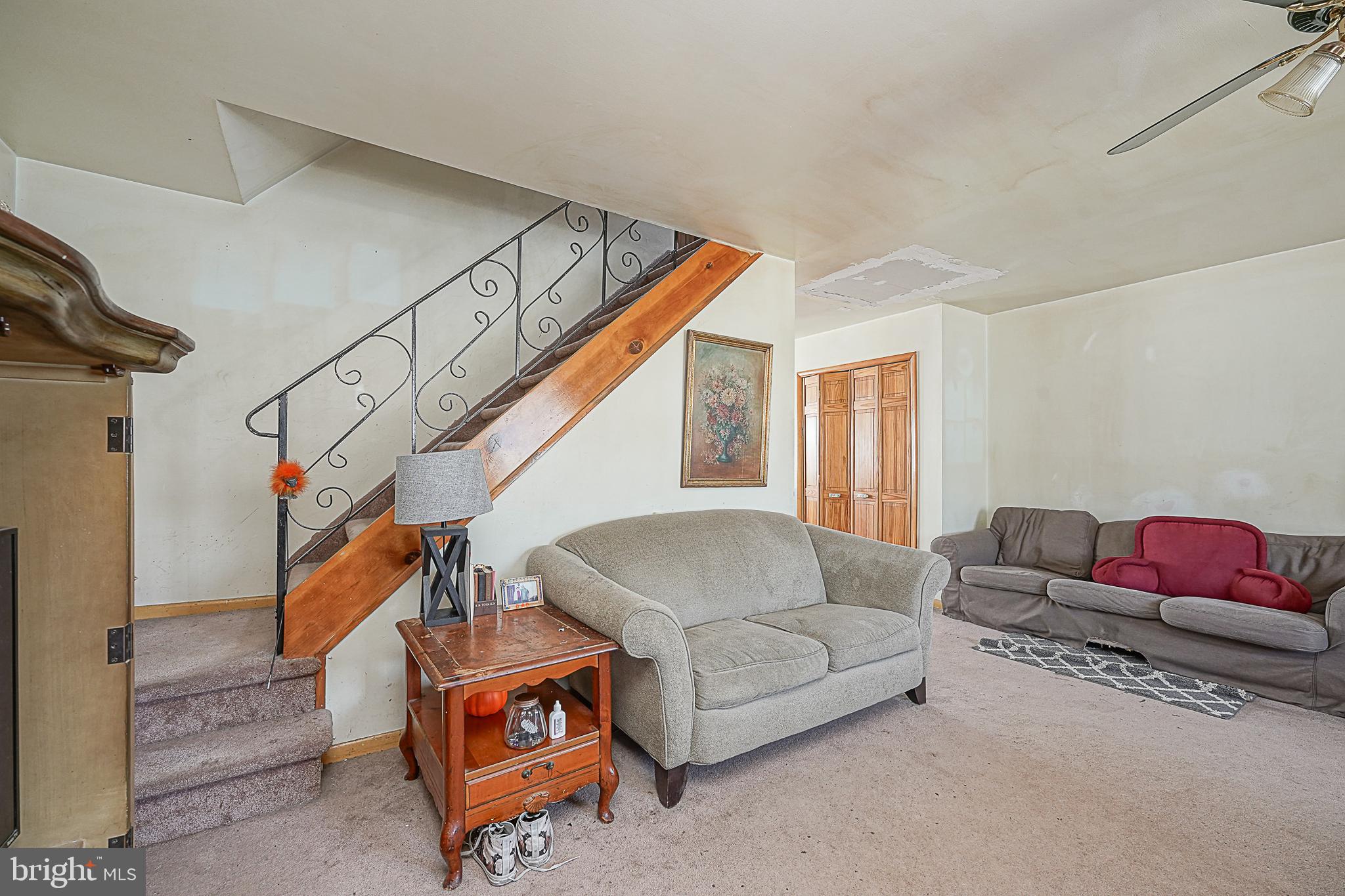 12645 Medford Road Philadelphia, PA 19154 - Photo 5 of 27 a living room with furniture and a couch