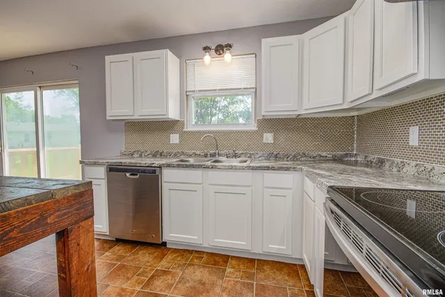 $144,500 | 518 Roddy Road, Salem, IL 62881