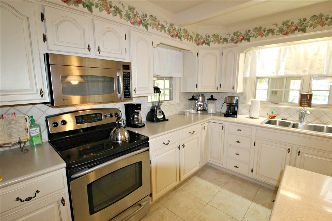 6220 Calkins Road Flint, MI 48532 - Photo 8 of 26 31397129-7.JPG