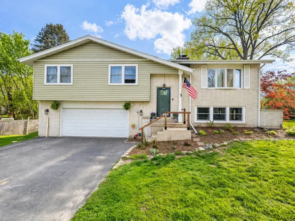 $447,000 | 1214 Jill Peak Drive, Sleepy Hollow, IL 60118