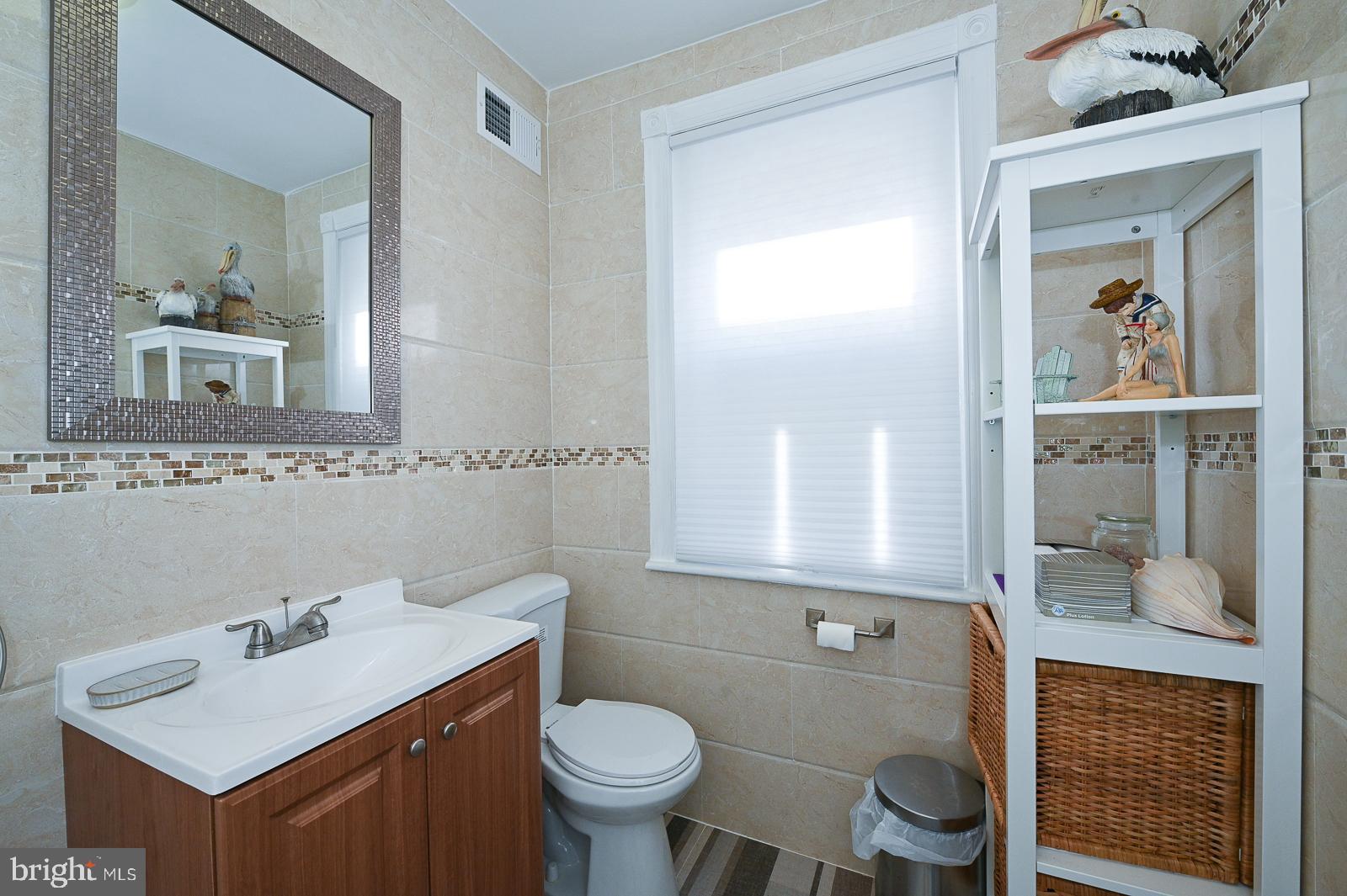 5208 Ridge Avenue Philadelphia, PA 19128 - Photo 22 of 24 Main Hall Bath