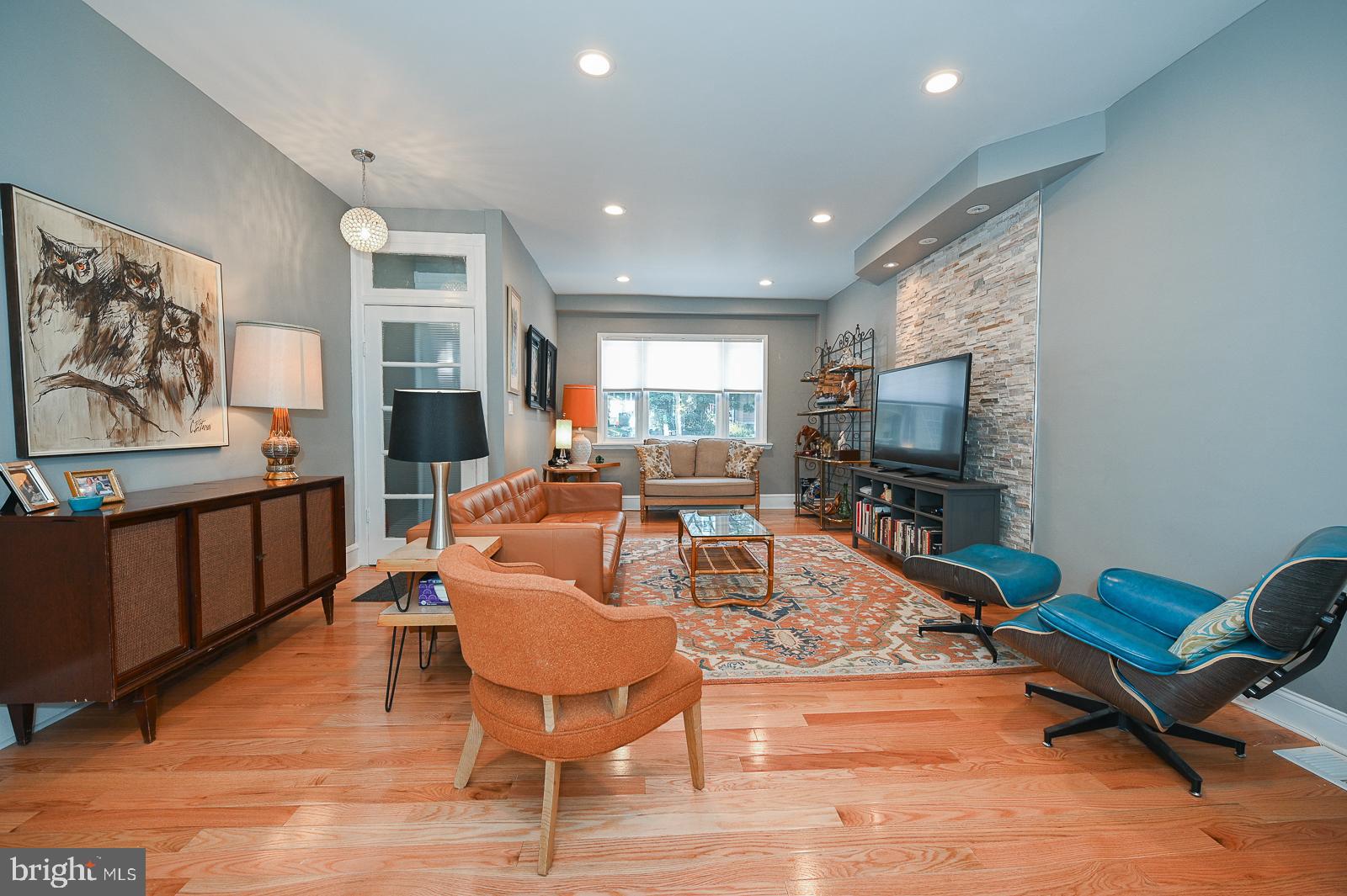 5208 Ridge Avenue Philadelphia, PA 19128 - Photo 5 of 24 Living Room