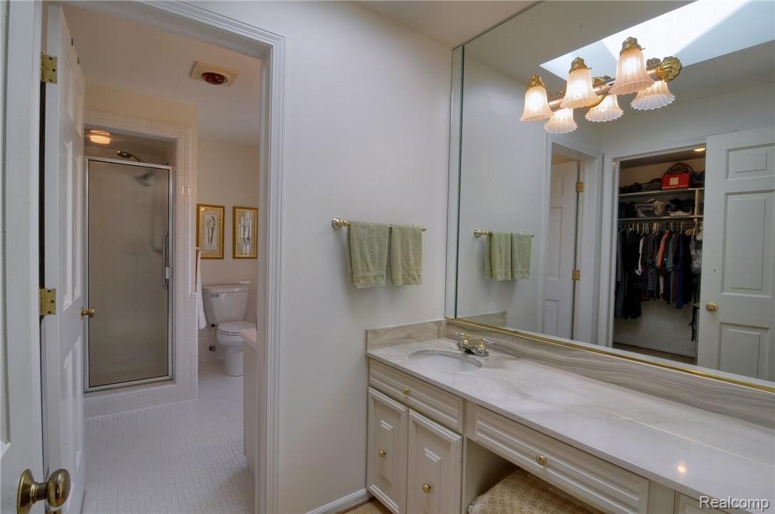 967 Sandhurst Road Bloomfield Hills, MI 48302 - Photo 18 of 39 Master Bathroom Vanity