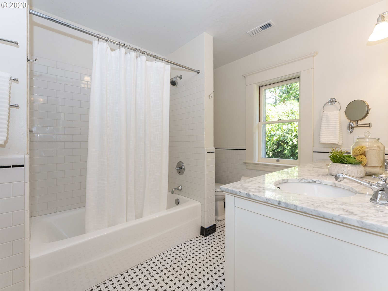 4131 Southwest Condor Avenue Portland, OR 97239 - Photo 20 of 32 Gallery Image 20