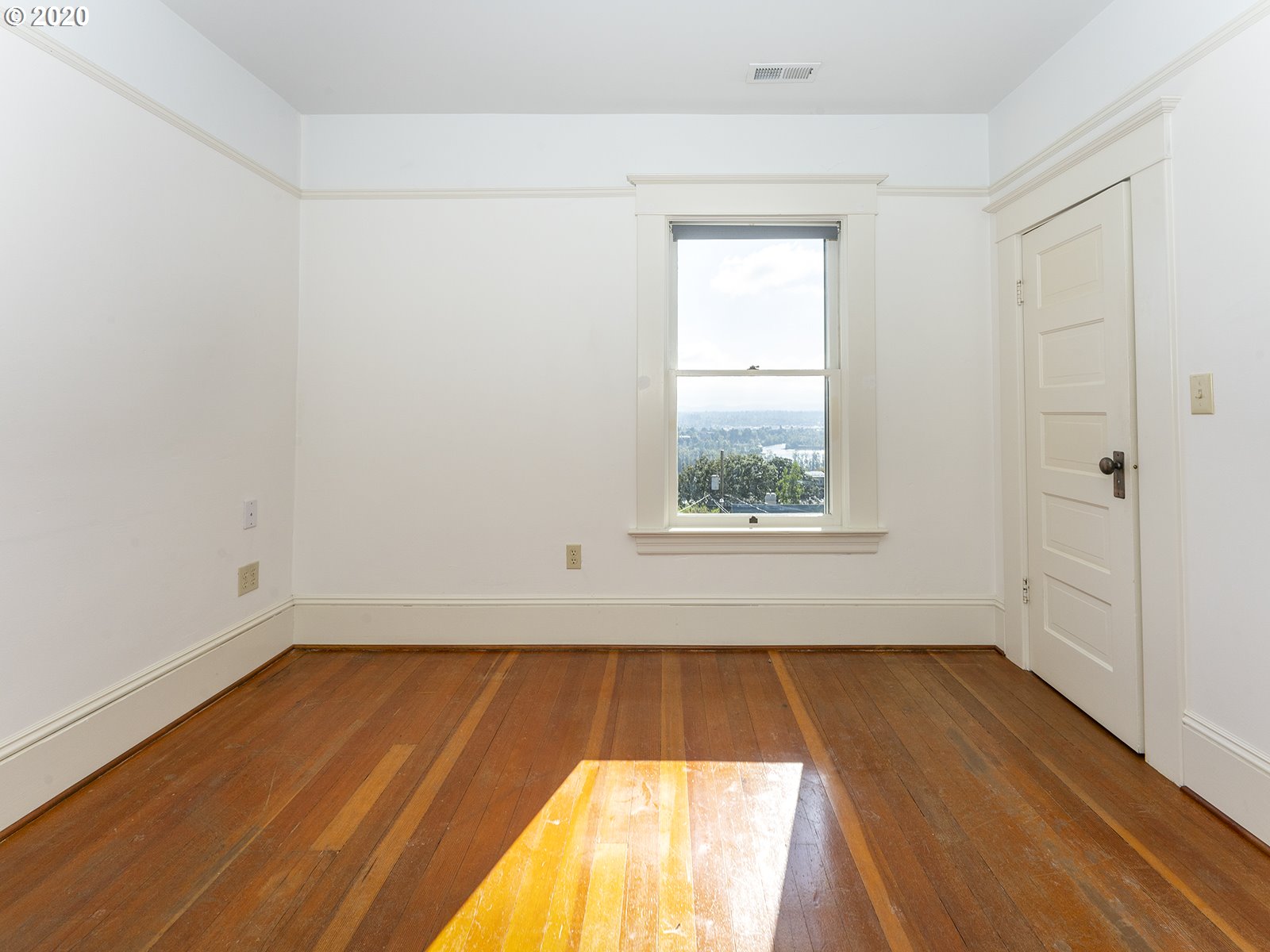 4131 Southwest Condor Avenue Portland, OR 97239 - Photo 26 of 32 Gallery Image 26