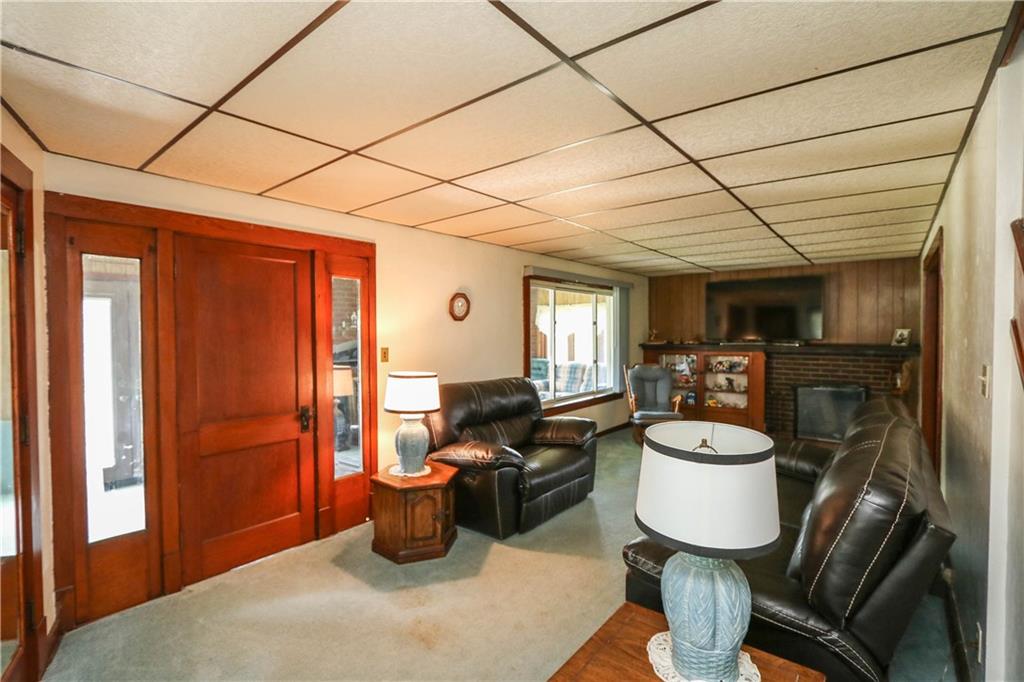 637 North Pike Road Cabot, PA 16023 - Photo 5 of 25 Living Room