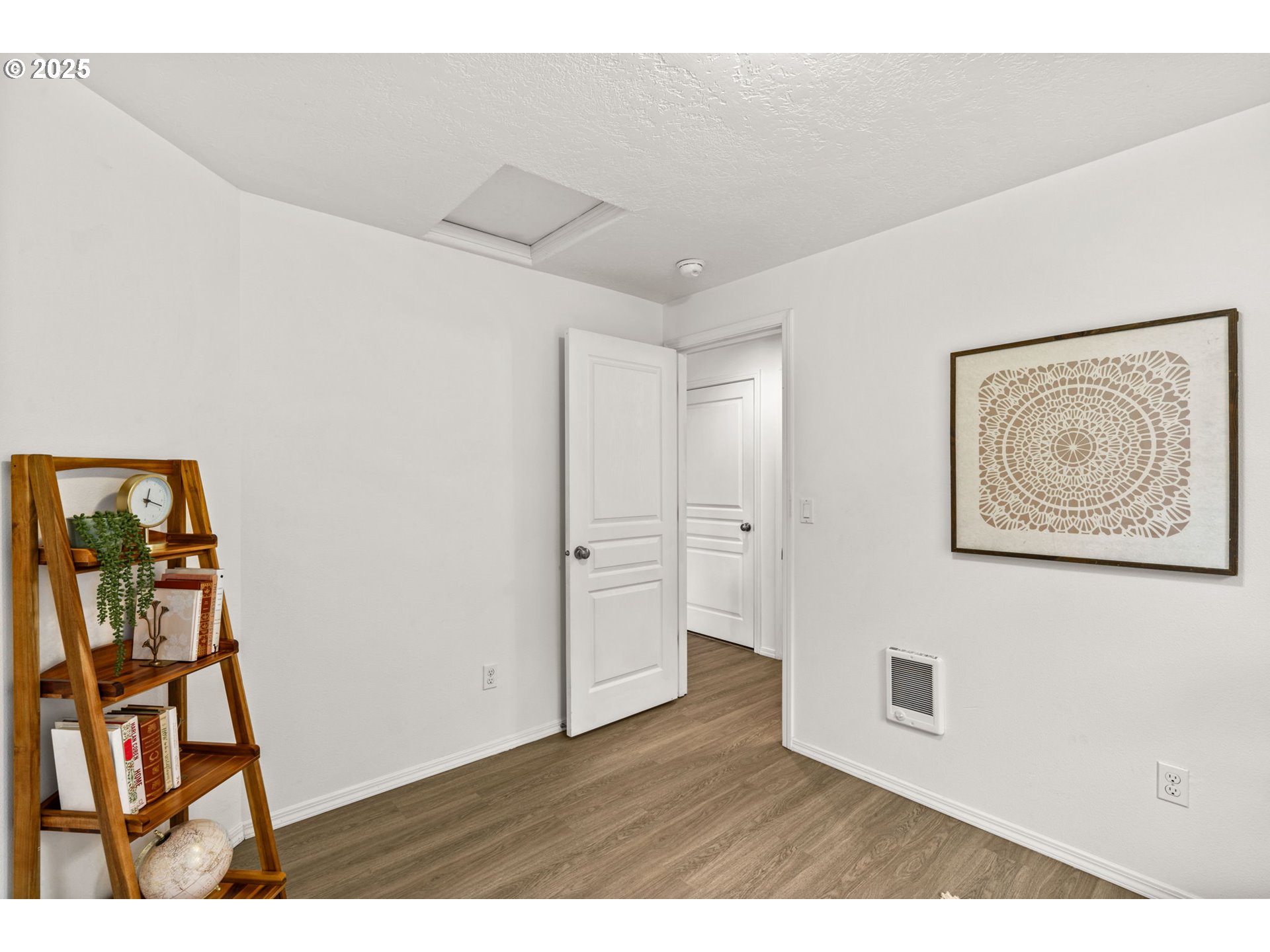 3031 Hummingbird Lane Eugene, OR 97405 - Photo 18 of 28 a view interior of a house and wooden floor