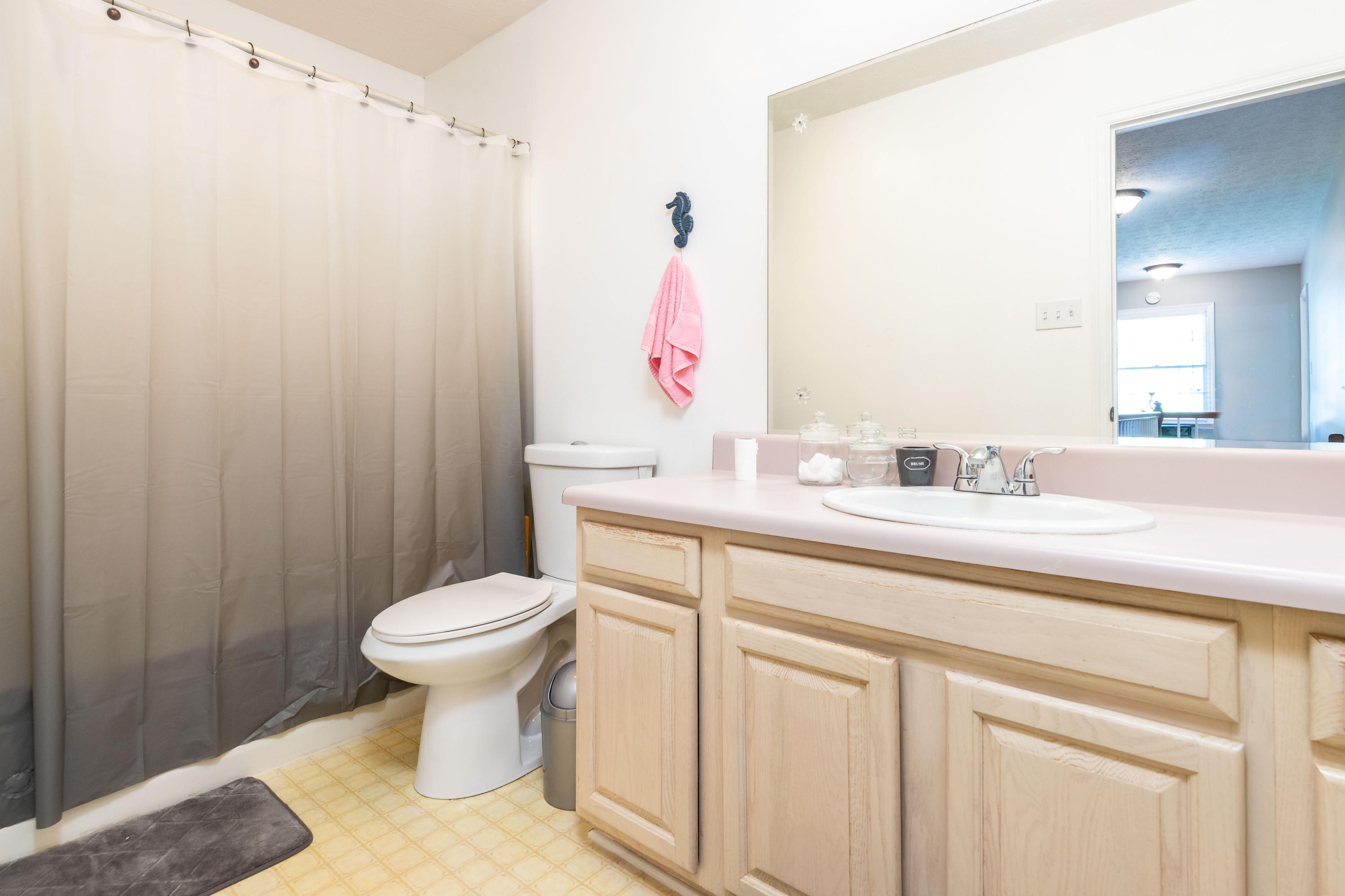 101 Naples Lane Oak Ridge, TN 37830 - Photo 23 of 37 HALL BATHROOM