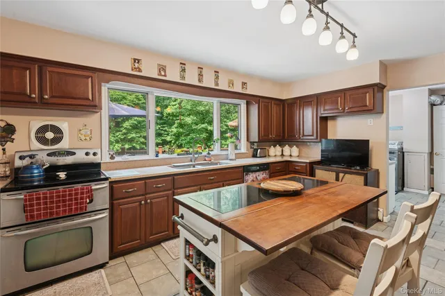 $1,399,999 | 23 Bacon Road, St. James, NY 11780