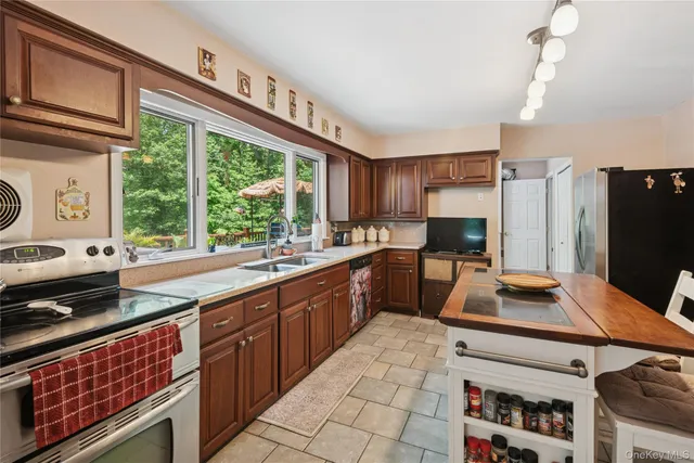 $1,399,999 | 23 Bacon Road, St. James, NY 11780