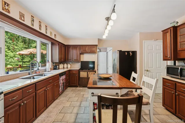 $1,399,999 | 23 Bacon Road, St. James, NY 11780