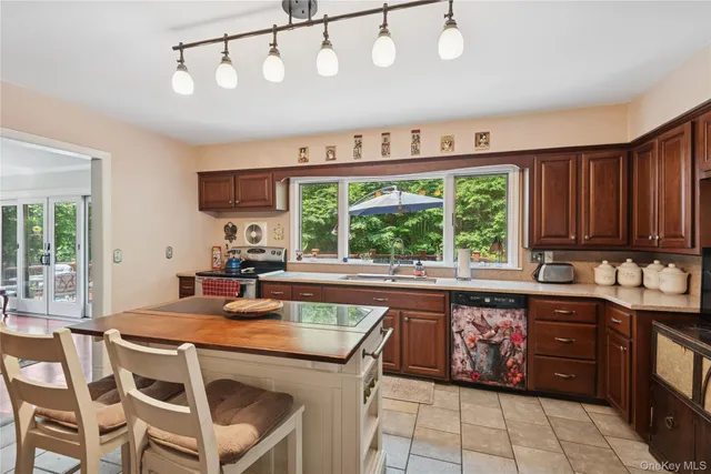 $1,399,999 | 23 Bacon Road, St. James, NY 11780